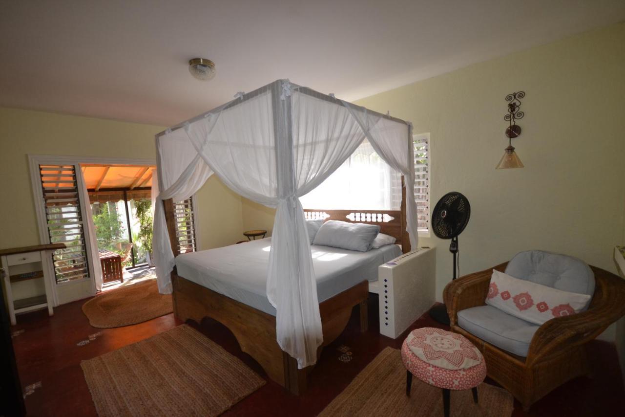 Katamah Beachfront Guesthouse Treasure Beach Exterior photo